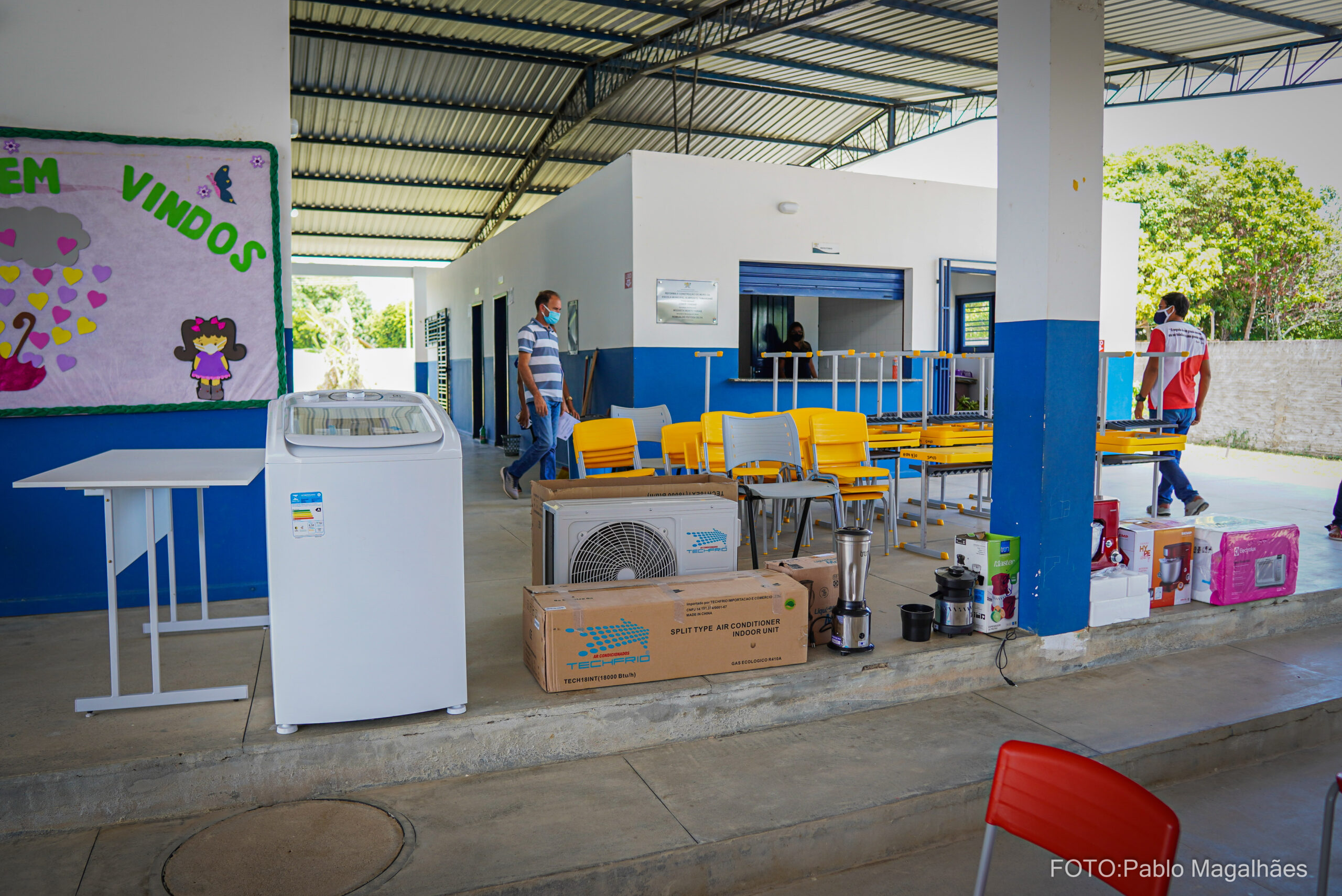 entrega-de-equipamentos-para-a-escola